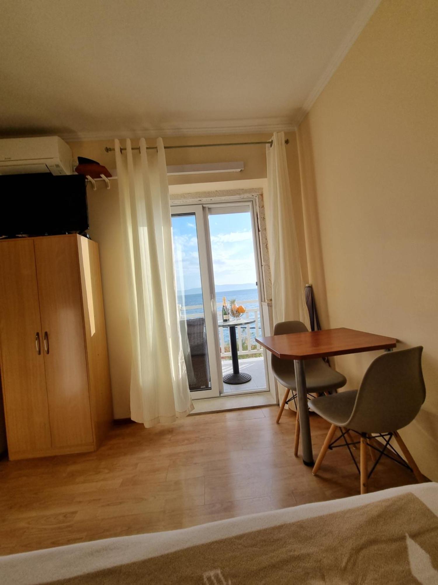 Apartmani Apollo - دراسنيتش الغرفة الصورة