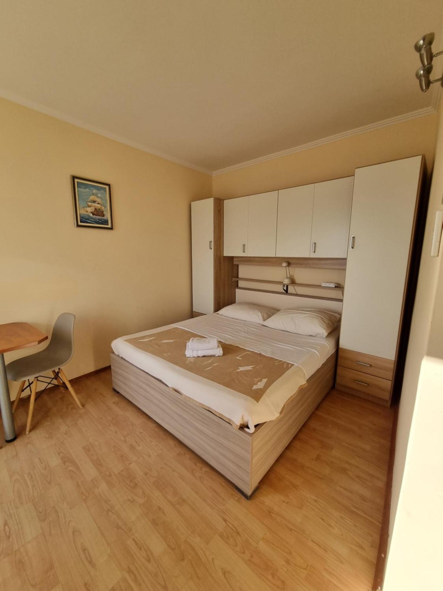 Apartmani Apollo - دراسنيتش الغرفة الصورة